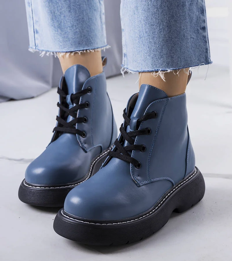 Cizme izolate Lutero albastru