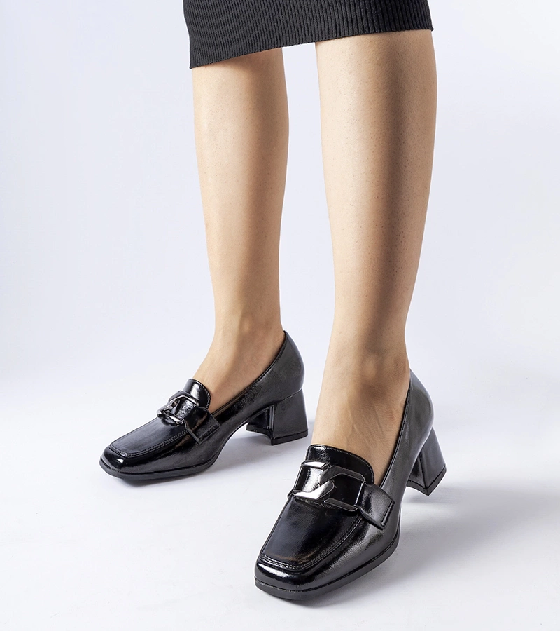 Pantofi negri lacuiți cu cataramă Poiano