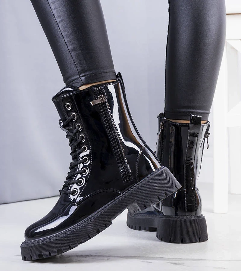 Cizme negre izolate Sido