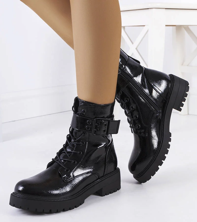 Capcane Tarrin lăcuite în negru