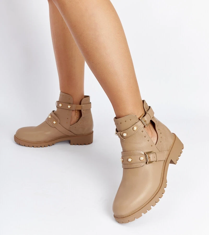 Botine bej cu decupaje și perle Asker