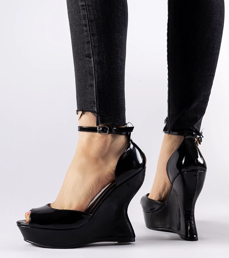 Sandale negre lăcuite cu platformă Flangan