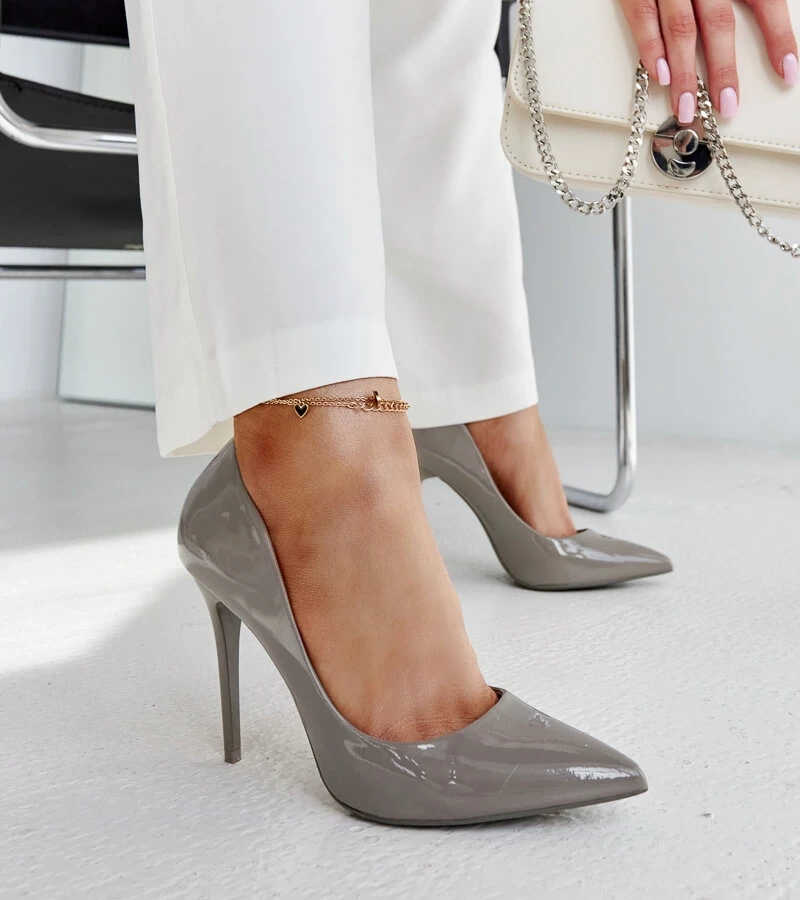 Tocuri vopsite în gri închis cu inserție de piele de la Jadoin