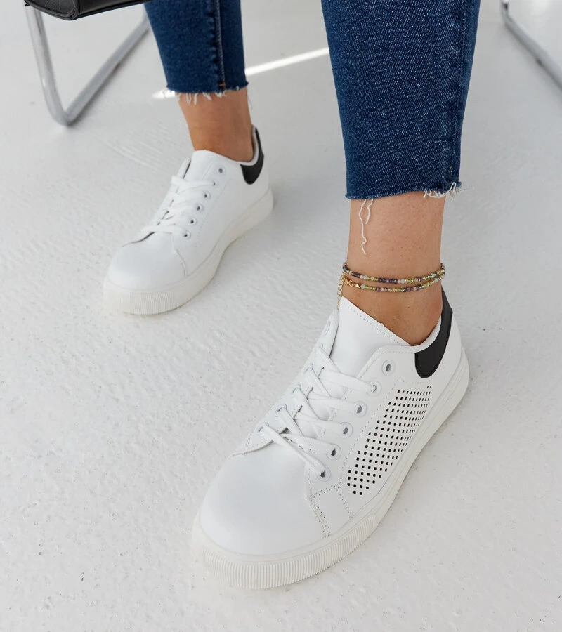 Sneakers albi cu dantelă Semhar