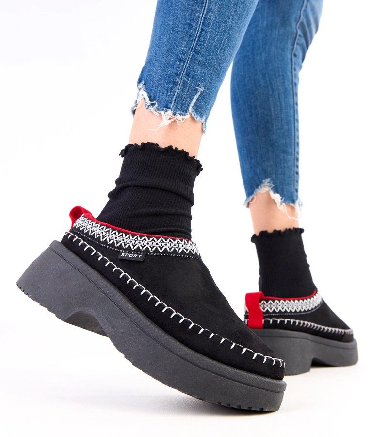 Papuci negri decorați cu broderie pe platformă Serena