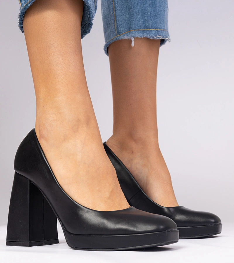 Pantofi negri cu toc gros și vârf pătrat Irenois