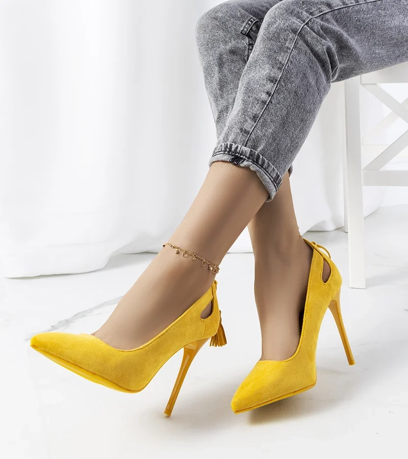Pantofi stiletto galbeni cu decupaje decorative Anthe