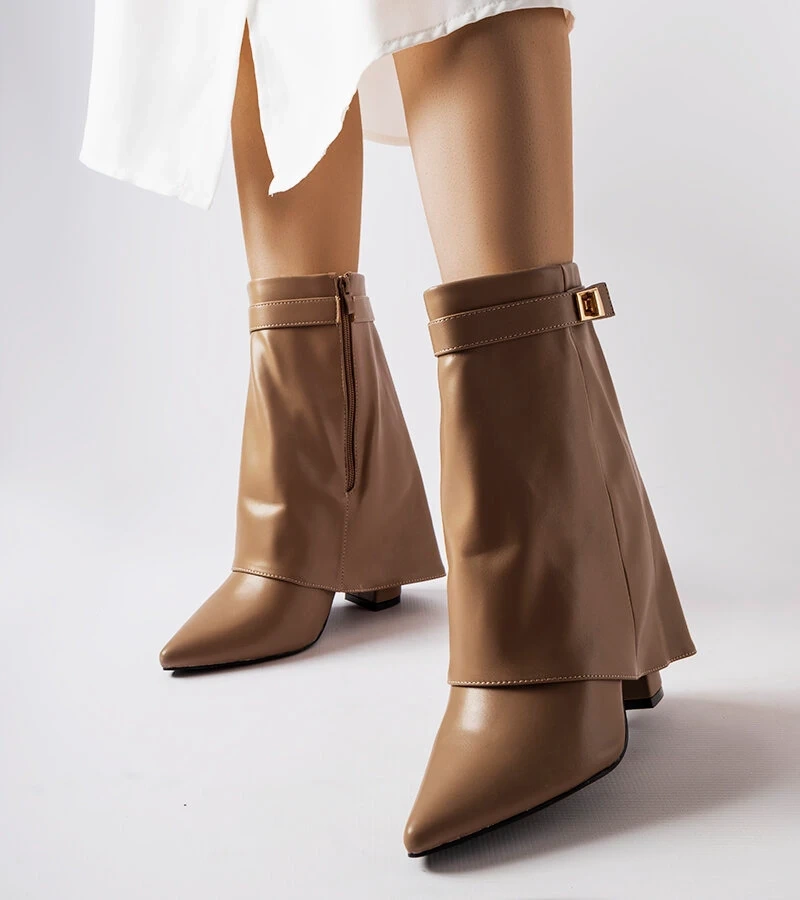 Cizme maro cu partea superioară întoarsă de Aya