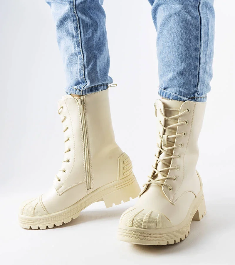 Cizme bej deschis cu talpă mai groasă de la Manara