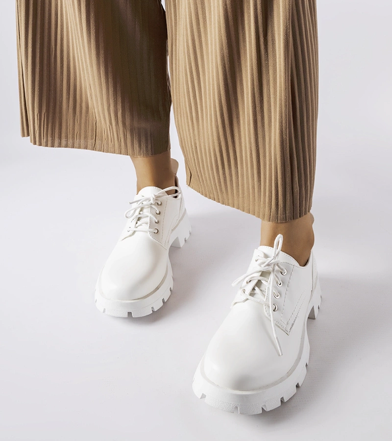 Pantofi de culoare albă cu un finisaj mat Charleston