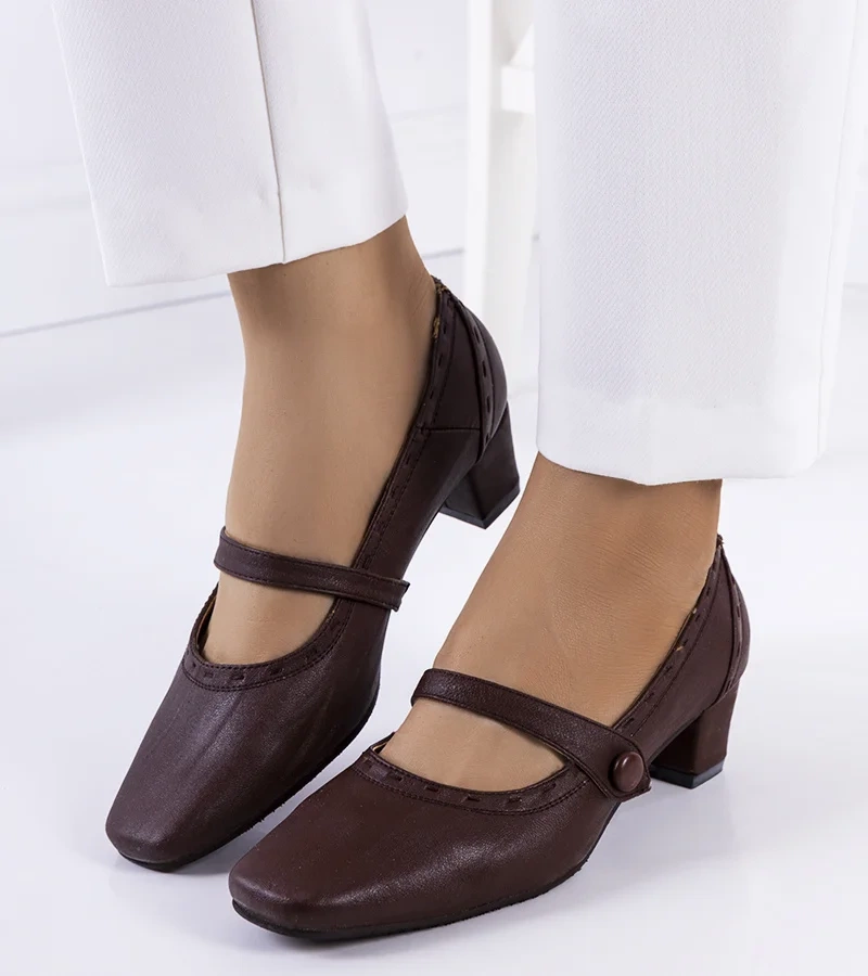 Pantofi cu barete maro de Cilka