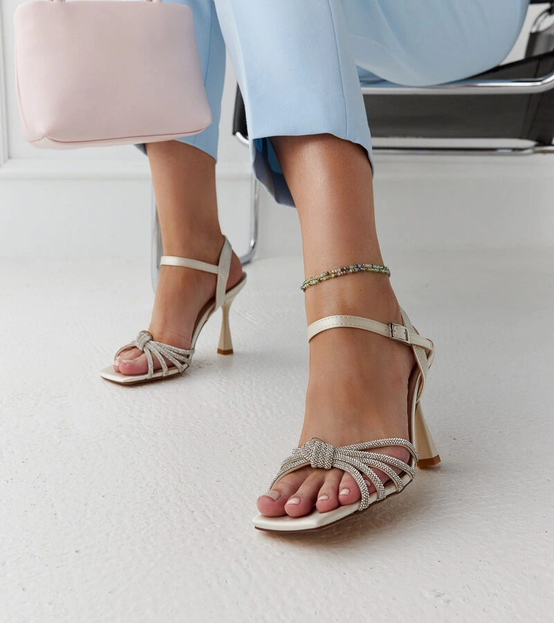 Sandale strălucitoare bej deschis cu toc înalt Ankica