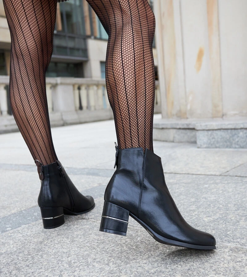 Botine negre cu toc decorativ Batista