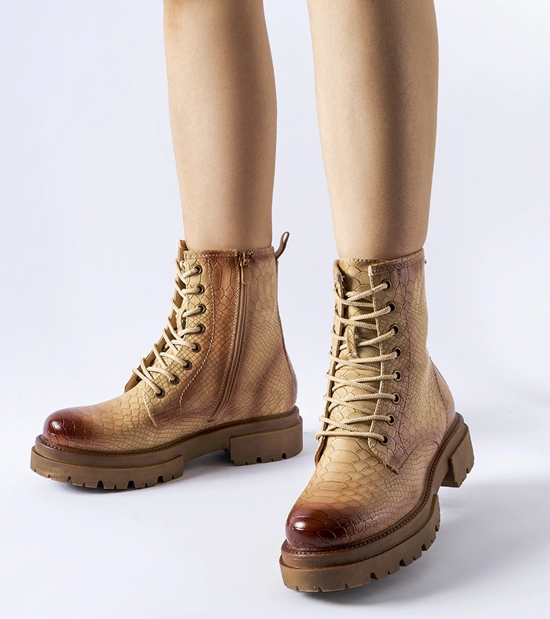 Papuci de casă cu model animal în nuanțe închise de bej Suviana