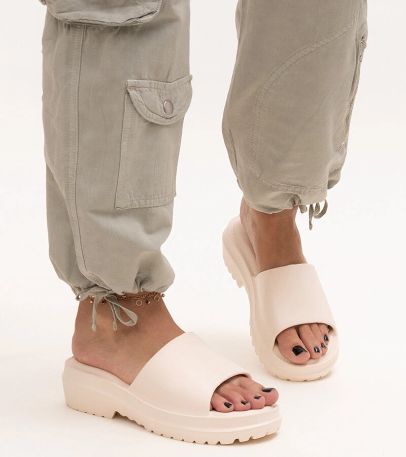 Papuci bej cu talpa groasă Soiza