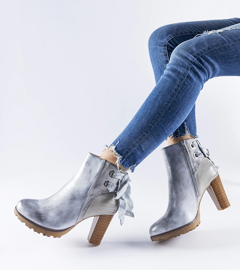 Ghete argintii pe toc gros Bourgeois