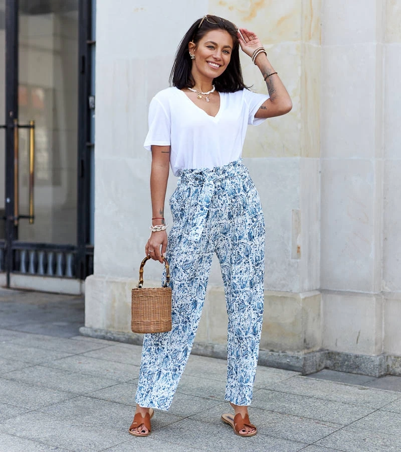 Pantaloni Latifa cu pliuri largi, alb și albastru, pentru femei