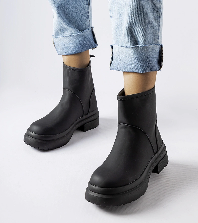 Cizme Clotilde izolate cu cauciuc negru