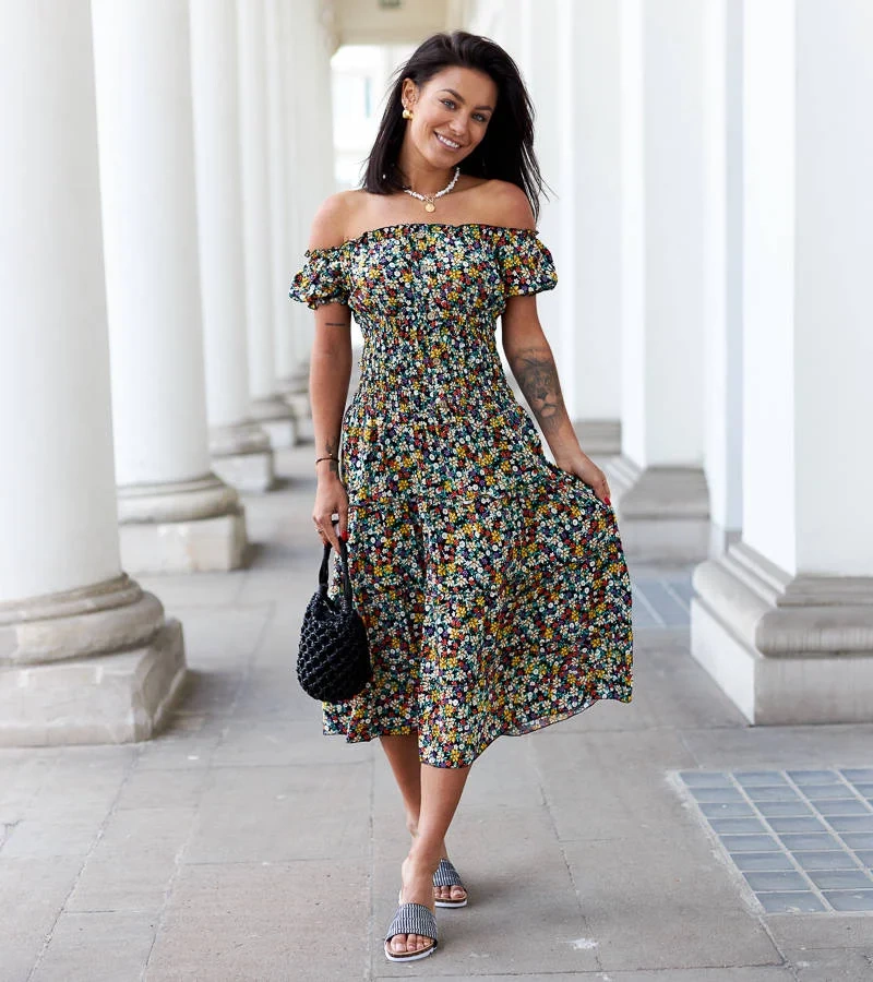 Rochie midi neagră cu flori de Rosanna