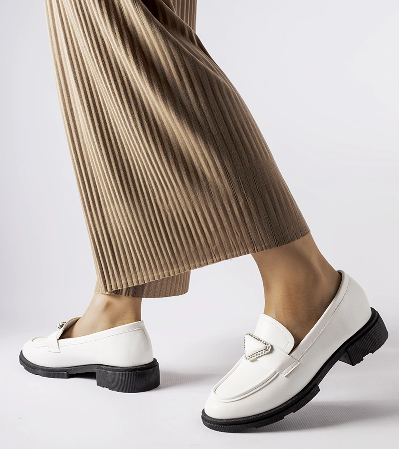 Mocasini albi împodobiți cu zirconii Marsilius