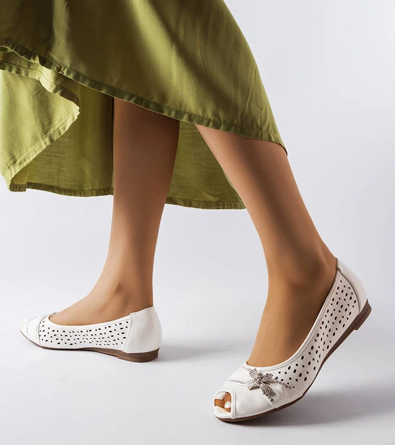 Balerini albi traforați cu fundiță Simpsville