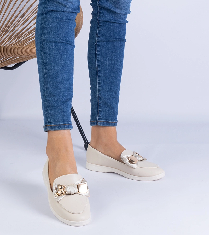 Mocasini bej cu fundiță și ursuleț auriu Nensi