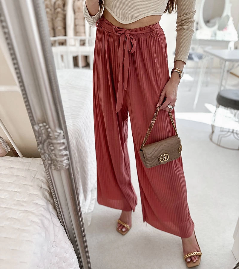 Pantaloni Claudette roz plisat