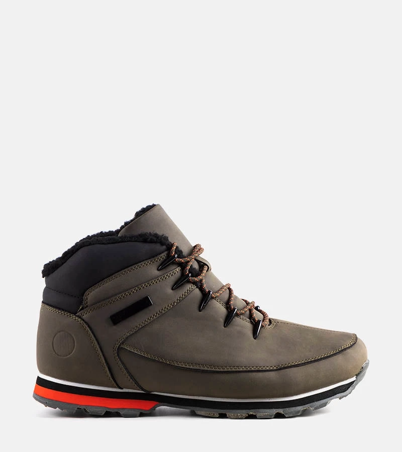 Trapper Jemma izolat verde