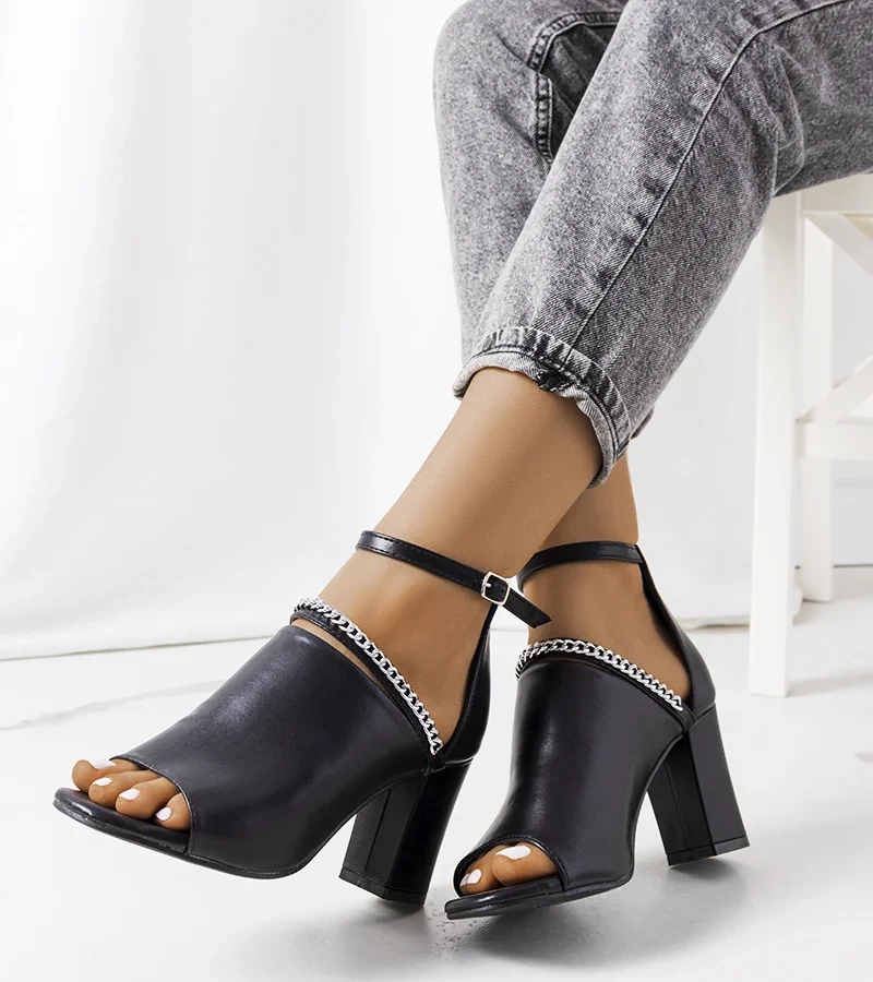 Sandale negre cu partea superioară din Nasrin