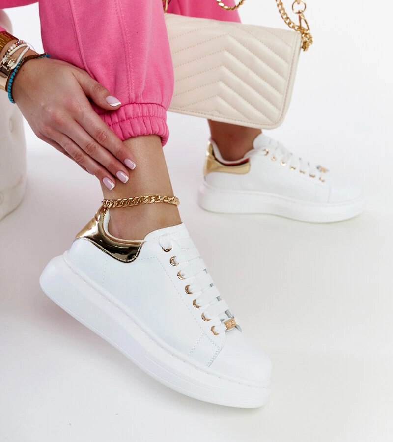 Adidași albi pe platforma GOE LL2N4011