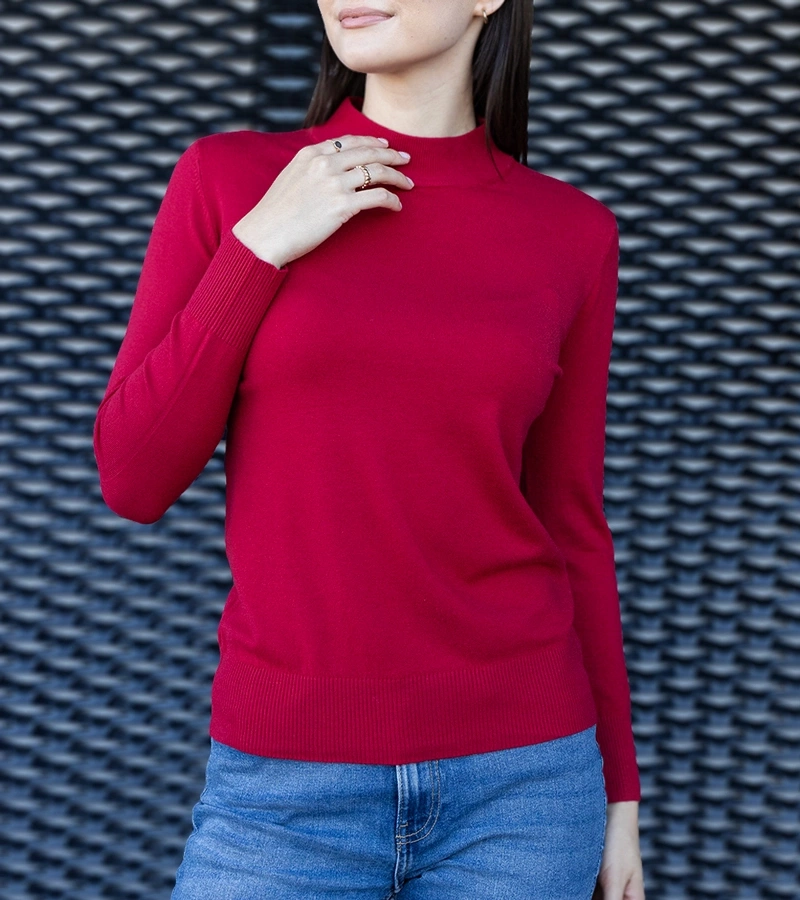 Cămașa roșie clasică Essana, cu croială lejeră.