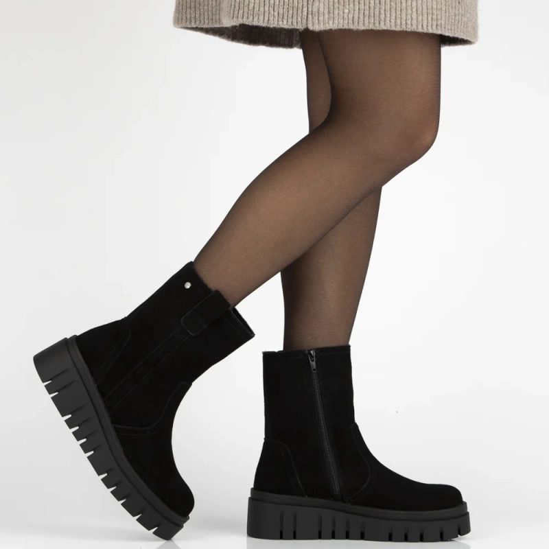 Ghete negre din piele întoarsă naturală cu pană joasă Richa