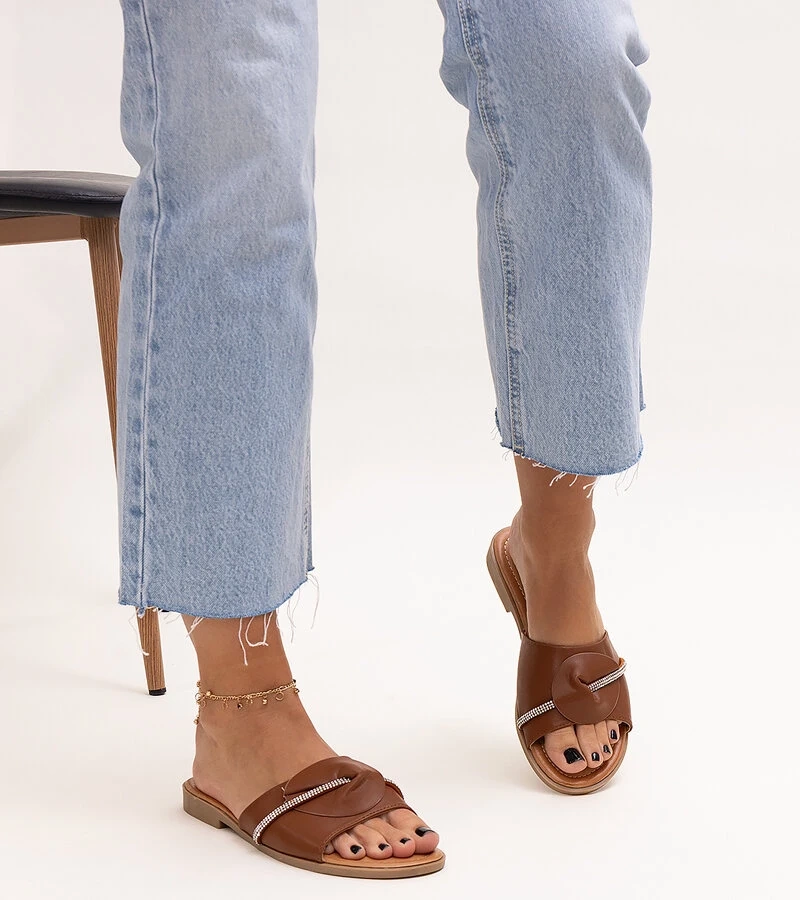 Cercei Amari decorati cu o bandă de zirconii