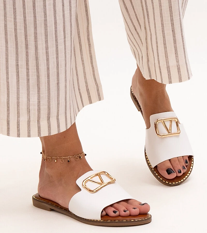 Papuci albi cu clema Mariza