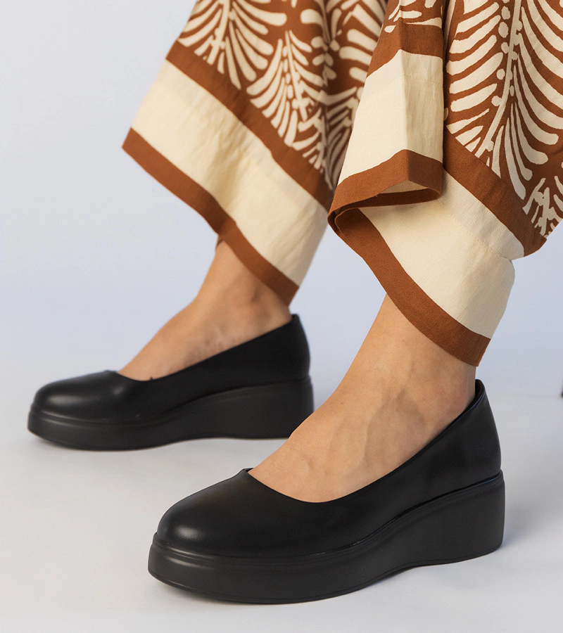 Pantofi negri pe platformă din piele ecologică Huron