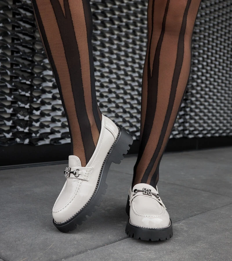 Mocasini cenușii lacuiți cu cirkonii Casine