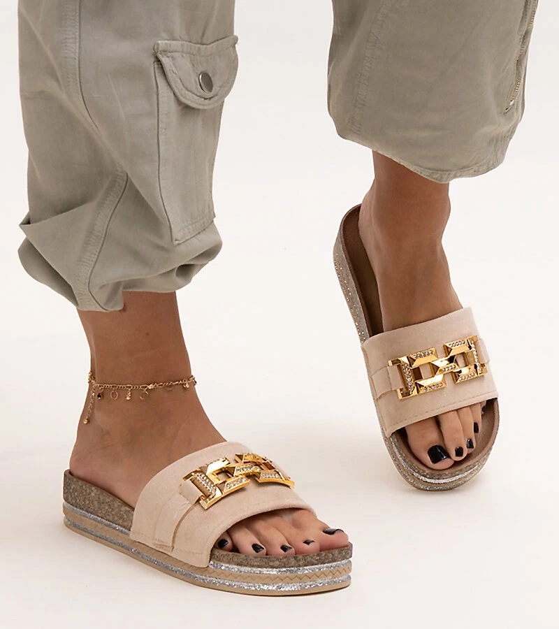 Papuci bej cu o cataramă strălucitoare Niamh