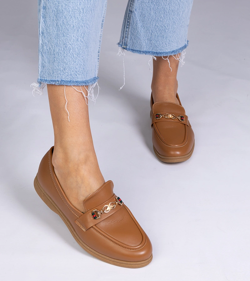 Mocasini maro închis cu ornament auriu Feola