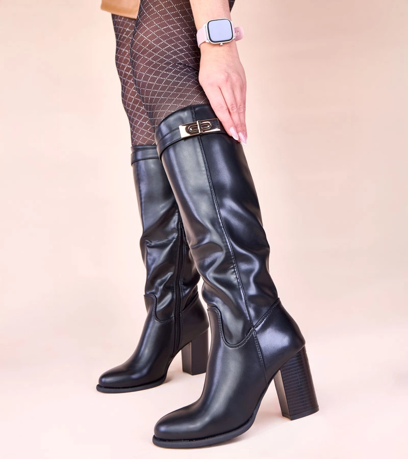 Cizme negre cu toc gros și ornament auriu Tessa