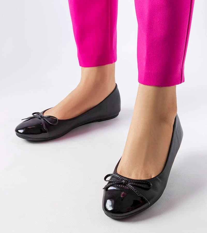 Balerini negri cu nas lăcuit de Despins