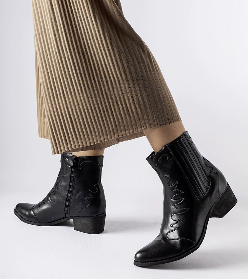 Cizme de cowboy cu tocuri joase Henriette negre