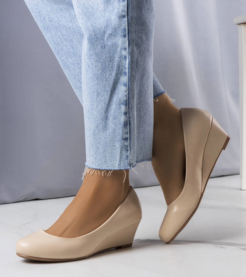 Pantofi Arlai bej pe tocuri