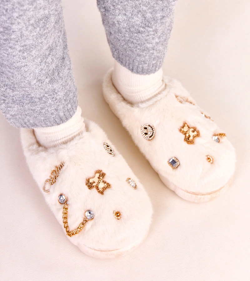 Papuci albi închiși cu ornamente Verdugo