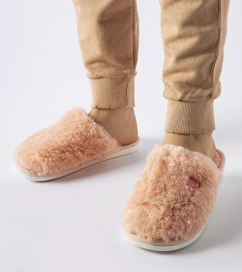 Papuci roz cu emblemă Alessio.