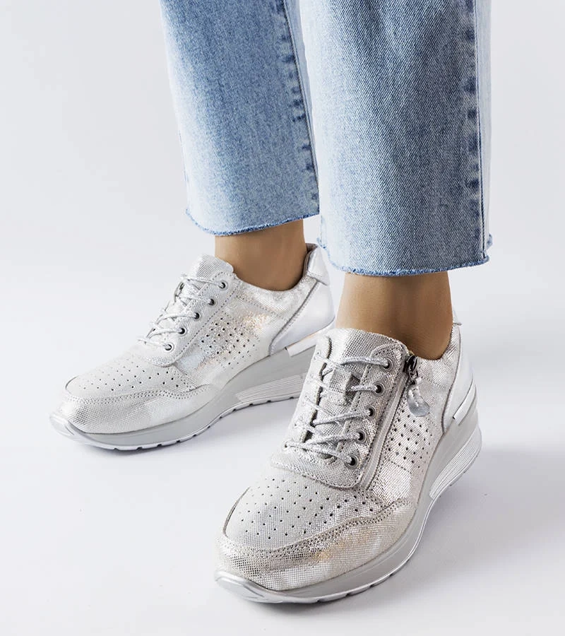 Pantofi argintii din piele traforată de la Jazzar