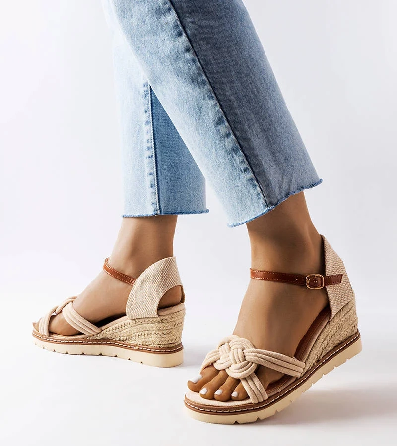 Arabela flip-flops bej pe tocuri Arabela