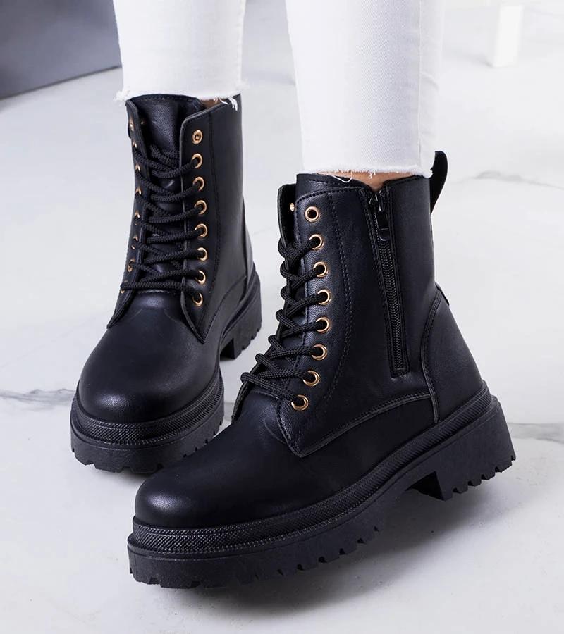 Cizme negre pe o talpă Ali la modă