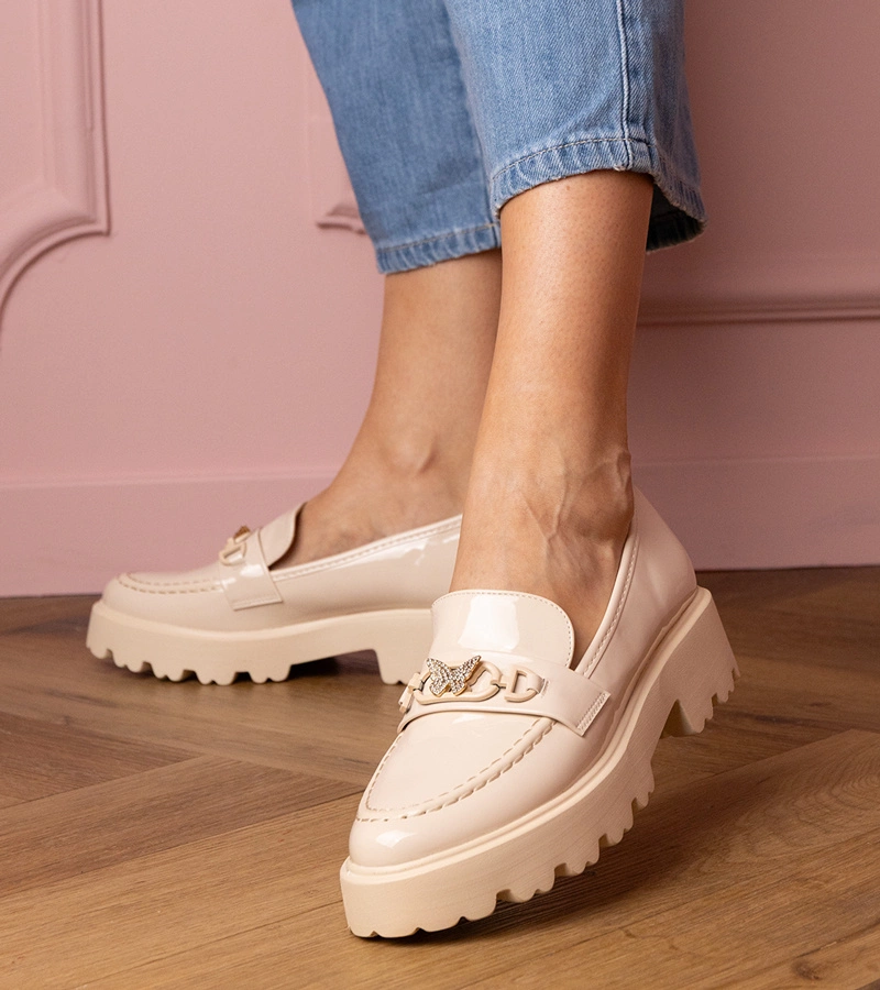 Mocasini lăcuiți bej cu fluture din zirconiu Sanita