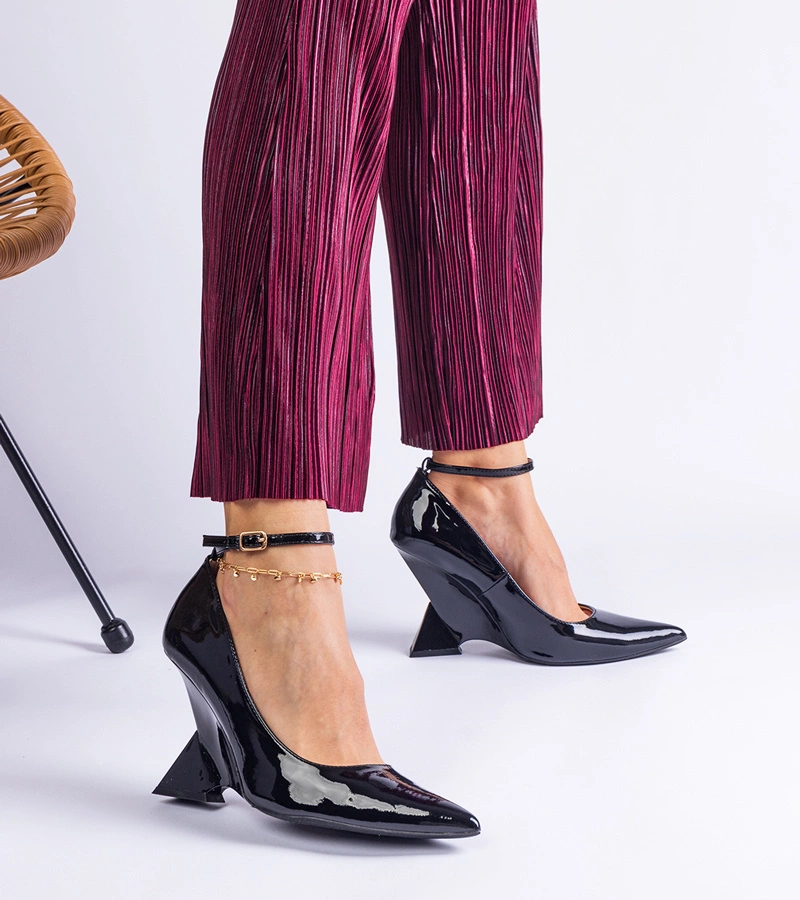 Pantofi negri lăcuiți cu platformă Florianda