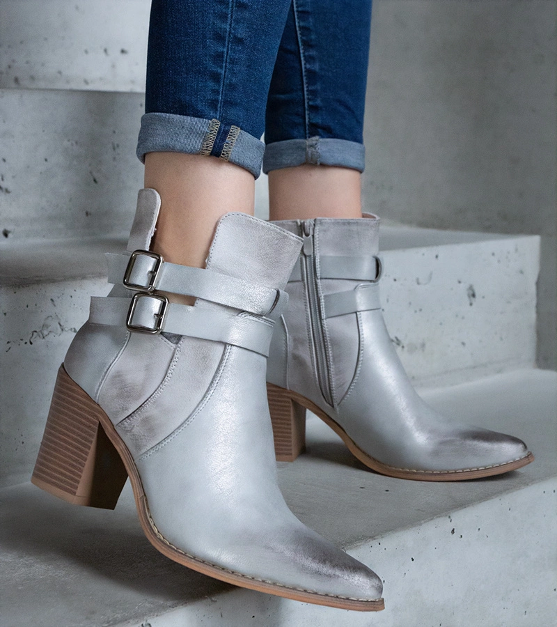 Botine argintii cu toc decorate cu decupaj Driss